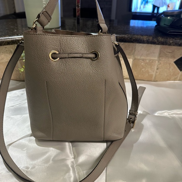 Furla pebbled leather,EUC drawstring closure,gold hardware,strap&dustbag Inc - Picture 2 of 9